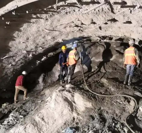 南沙隧道拱顶带模注浆料，微膨胀注浆料的特点及施工工艺